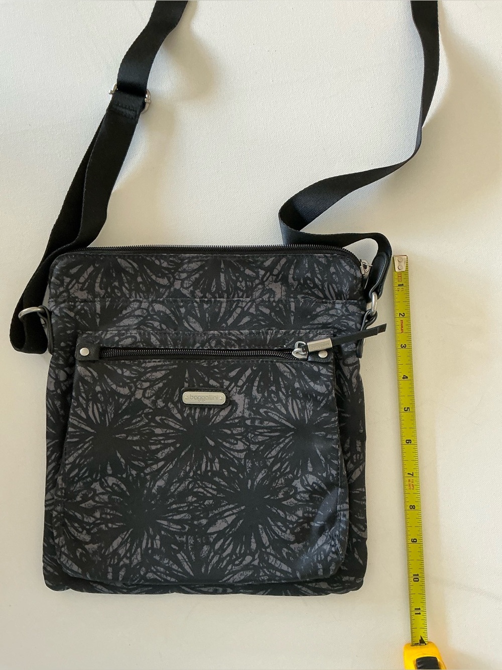 Baggallini Crossbody Bag Black Gray Floral Travel Lightweight Nylon RFID Style - Picture 8 of 9